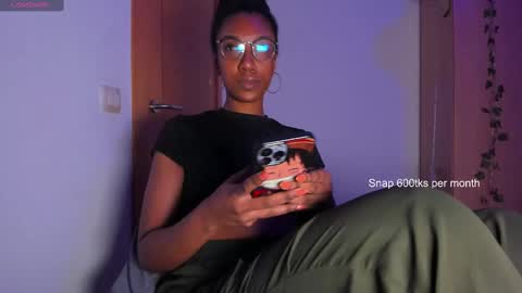 Snapshot of saturno_vibes chatting on 12/09/24, 10:32 saturno_vibes online show from 12/09/24, 10:32