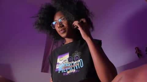 Snapshot of saturno_vibes chatting on 10/08/25, 09:07 saturno_vibes online show from 10/08/25, 09:07