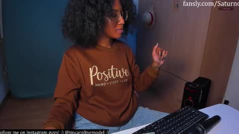 Snapshot of saturno_vibes chatting on 11/21/25, 09:52 saturno_vibes online show from 11/21/25, 09:52