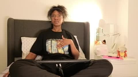 Snapshot of saturno_vibes chatting on 05/18/26, 12:33 saturno_vibes online show from 05/18/26, 12:33