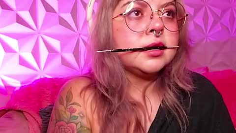 Gina George online show from 11/26/25, 01:17