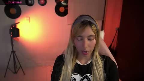 I AM JENN  online show from 04/19/26, 04:12