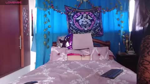 Snapshot of saucy_zaren chatting on 01/07/25, 08:10 Zaren online show from 01/07/25, 08:10