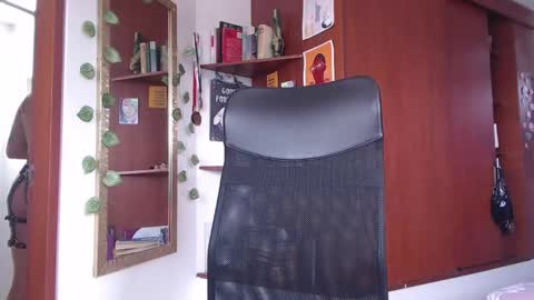 Snapshot of saucy_zaren chatting on 01/08/25, 04:11 Zaren online show from 01/08/25, 04:11