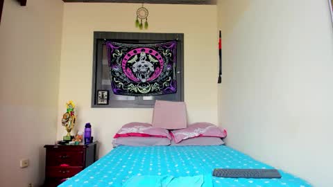 Snapshot of saucy_zaren chatting on 09/08/25, 03:00 Zaren online show from 09/08/25, 03:00