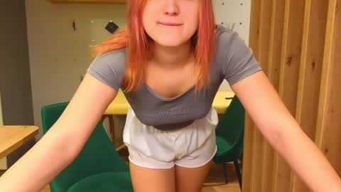 Snapshot of sav_anna chatting on 12/15/24, 05:53 LUNA and ANNA online show from 12/15/24, 05:53