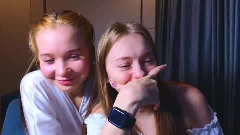 Snapshot of sav_anna chatting on 01/07/25, 06:56 LUNA and ANNA online show from 01/07/25, 06:56