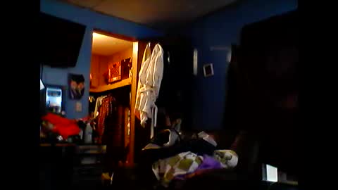 Snapshot of savage352ratchet chatting on 12/13/24, 09:09 Bugglove online show from 12/13/24, 09:09