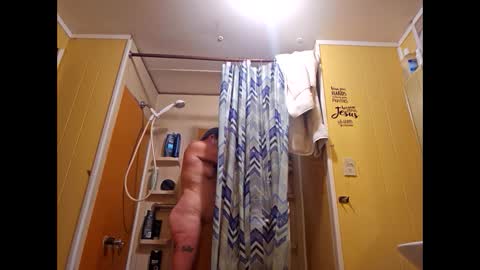 Snapshot of savage352ratchet chatting on 12/18/24, 05:00 Bugglove online show from 12/18/24, 05:00