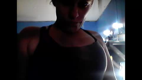 Snapshot of savage352ratchet chatting on 01/15/25, 10:13 Bugglove online show from 01/15/25, 10:13