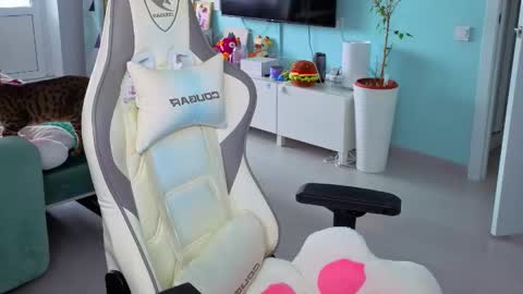 Ariel online show from 04/06/26, 03:15