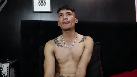 Snapshot of savagelover_ chatting on 11/30/25, 05:06 SavageLover online show from 11/30/25, 05:06