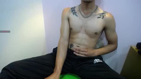 Snapshot of savagelover_ chatting on 12/03/25, 05:48 SavageLover online show from 12/03/25, 05:48