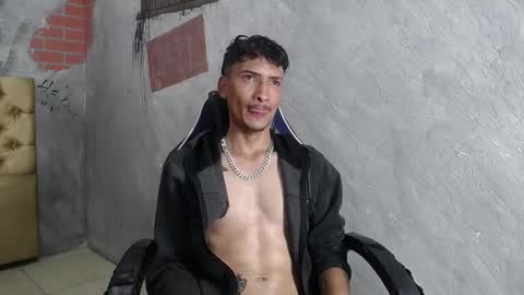 Snapshot of savagelover_ chatting on 12/16/25, 04:45 SavageLover online show from 12/16/25, 04:45