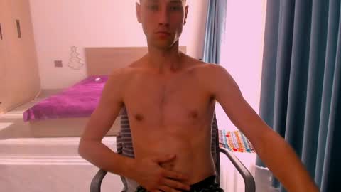 Snapshot of savak_hottie chatting on 05/20/26, 12:39 Savak Laakem online show from 05/20/26, 12:39