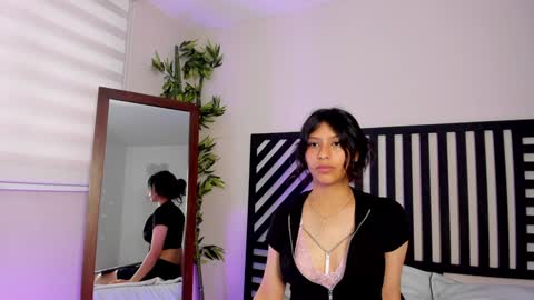 Snapshot of savannah_cameron chatting on 12/18/24, 03:33 Savannah online show from 12/18/24, 03:33