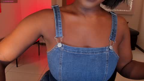 Snapshot of savannahstorm_ chatting on 02/07/25, 12:28 S a v a n n a h online show from 02/07/25, 12:28