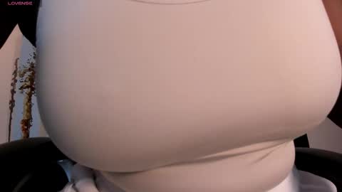 Snapshot of savannahstorm_ chatting on 09/10/25, 12:27 S a v a n n a h online show from 09/10/25, 12:27