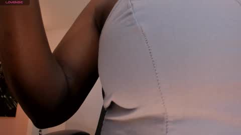 Snapshot of savannahstorm_ chatting on 09/15/25, 11:43 S a v a n n a h online show from 09/15/25, 11:43