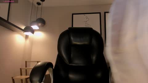 Snapshot of savannahstorm_ chatting on 10/13/25, 12:16 S a v a n n a h online show from 10/13/25, 12:16