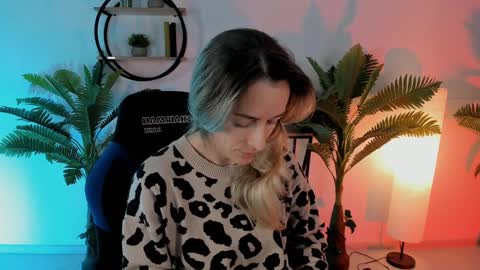 Snapshot of save_the_qween chatting on 12/22/24, 05:12 save the qween online show from 12/22/24, 05:12