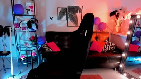 Snapshot of save_the_qween chatting on 12/23/24, 07:49 save the qween online show from 12/23/24, 07:49