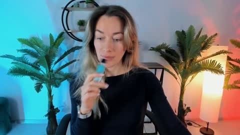 Snapshot of save_the_qween chatting on 12/27/24, 05:20 save the qween online show from 12/27/24, 05:20