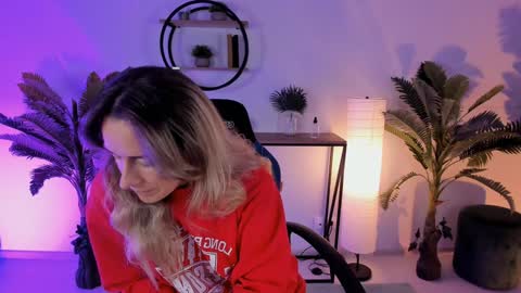 Snapshot of save_the_qween chatting on 01/09/25, 05:34 save the qween online show from 01/09/25, 05:34