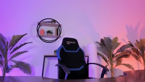 Snapshot of save_the_qween chatting on 01/10/25, 08:40 save the qween online show from 01/10/25, 08:40