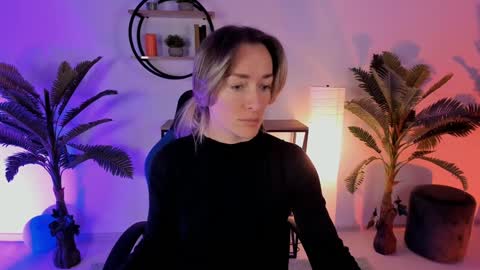 Snapshot of save_the_qween chatting on 01/13/25, 05:12 save the qween online show from 01/13/25, 05:12