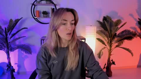 Snapshot of save_the_qween chatting on 01/17/25, 05:42 save the qween online show from 01/17/25, 05:42