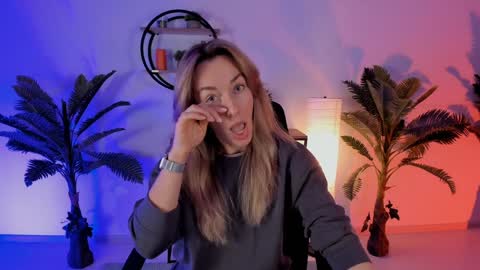 Snapshot of save_the_qween chatting on 01/19/25, 05:26 save the qween online show from 01/19/25, 05:26