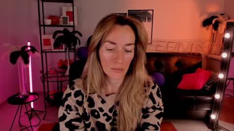 Snapshot of save_the_qween chatting on 01/23/25, 05:56 save the qween online show from 01/23/25, 05:56