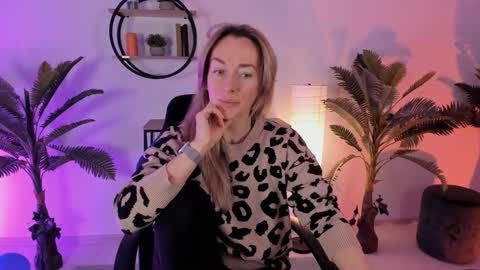 Snapshot of save_the_qween chatting on 01/24/25, 05:53 save the qween online show from 01/24/25, 05:53