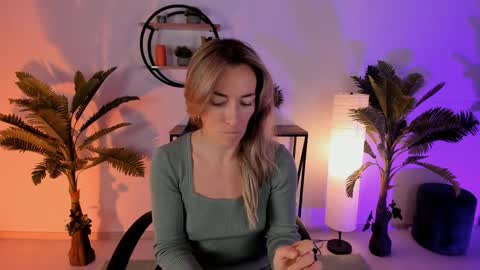 Snapshot of save_the_qween chatting on 01/30/25, 07:18 save the qween online show from 01/30/25, 07:18