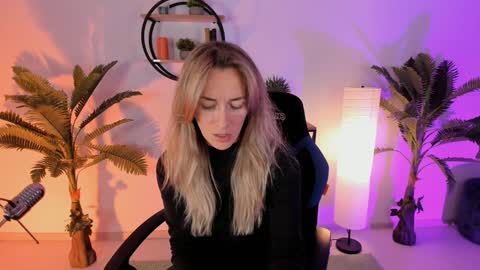 Snapshot of save_the_qween chatting on 01/31/25, 09:59 save the qween online show from 01/31/25, 09:59