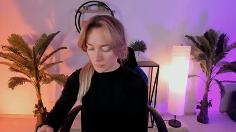 Snapshot of save_the_qween chatting on 02/01/25, 07:15 save the qween online show from 02/01/25, 07:15