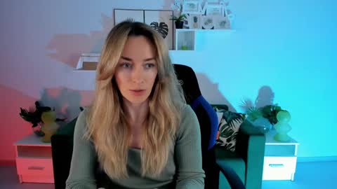 Snapshot of save_the_qween chatting on 02/02/25, 05:42 save the qween online show from 02/02/25, 05:42