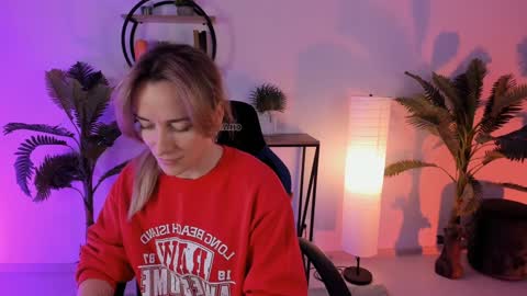 Snapshot of save_the_qween chatting on 02/03/25, 07:07 save the qween online show from 02/03/25, 07:07