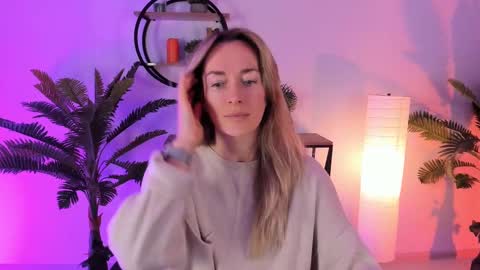 Snapshot of save_the_qween chatting on 02/09/25, 08:22 save the qween online show from 02/09/25, 08:22