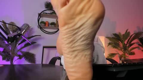 Snapshot of save_the_qween chatting on 02/28/25, 08:53 save the qween online show from 02/28/25, 08:53