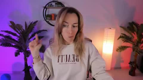 Snapshot of save_the_qween chatting on 03/02/25, 05:33 save the qween online show from 03/02/25, 05:33