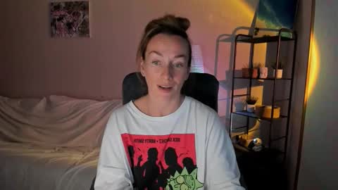 Snapshot of save_the_qween chatting on 09/10/25, 12:16 save the qween online show from 09/10/25, 12:16