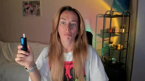 Snapshot of save_the_qween chatting on 09/12/25, 11:21 save the qween online show from 09/12/25, 11:21