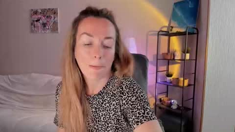 Snapshot of save_the_qween chatting on 09/13/25, 07:30 save the qween online show from 09/13/25, 07:30