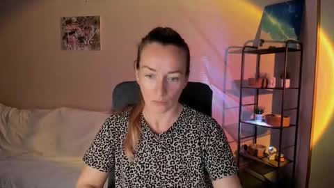 Snapshot of save_the_qween chatting on 09/15/25, 09:42 save the qween online show from 09/15/25, 09:42