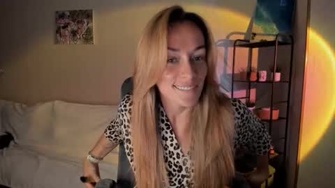 Snapshot of save_the_qween chatting on 09/26/25, 08:07 save the qween online show from 09/26/25, 08:07