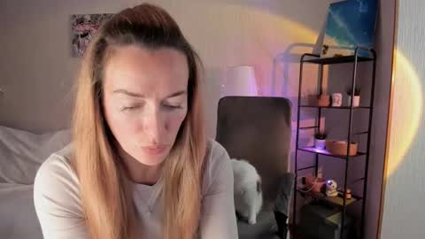 Snapshot of save_the_qween chatting on 09/30/25, 10:31 save the qween online show from 09/30/25, 10:31