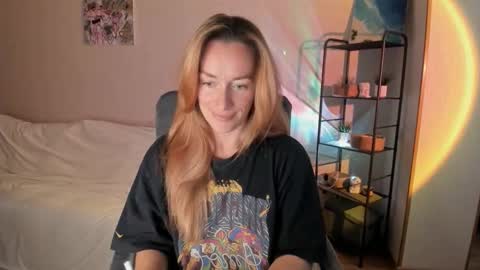 Snapshot of save_the_qween chatting on 10/03/25, 12:13 save the qween online show from 10/03/25, 12:13