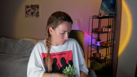 Snapshot of save_the_qween chatting on 10/10/25, 11:20 save the qween online show from 10/10/25, 11:20